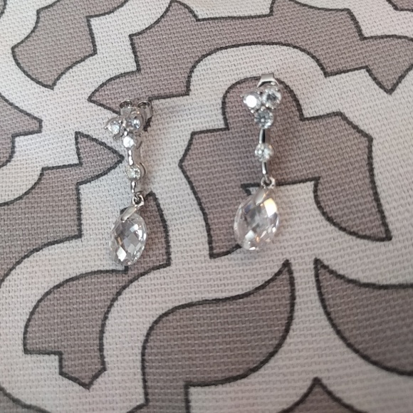 Lovely briolette cut cubic zirconia drops - Picture 3 of 3