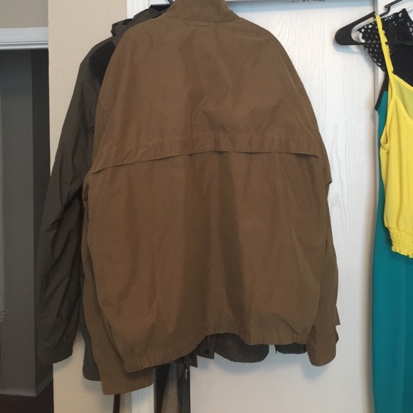 Weatherproof jacket - Picture 3 of 3