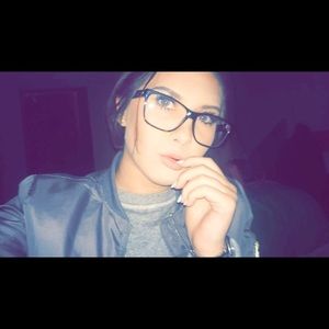 Meet your Posher, Jade