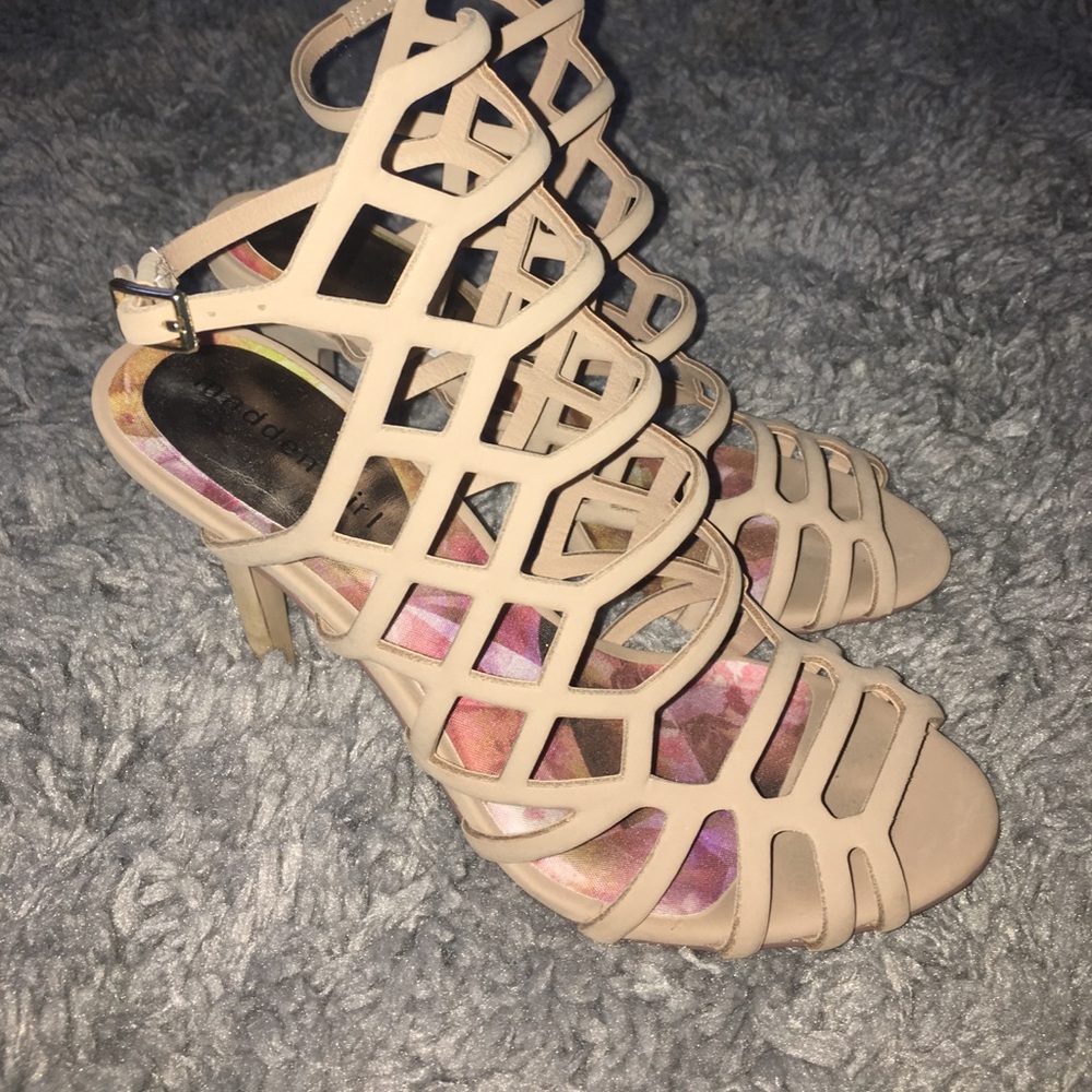 "Madden Girl" Beautiful tan abstract heels