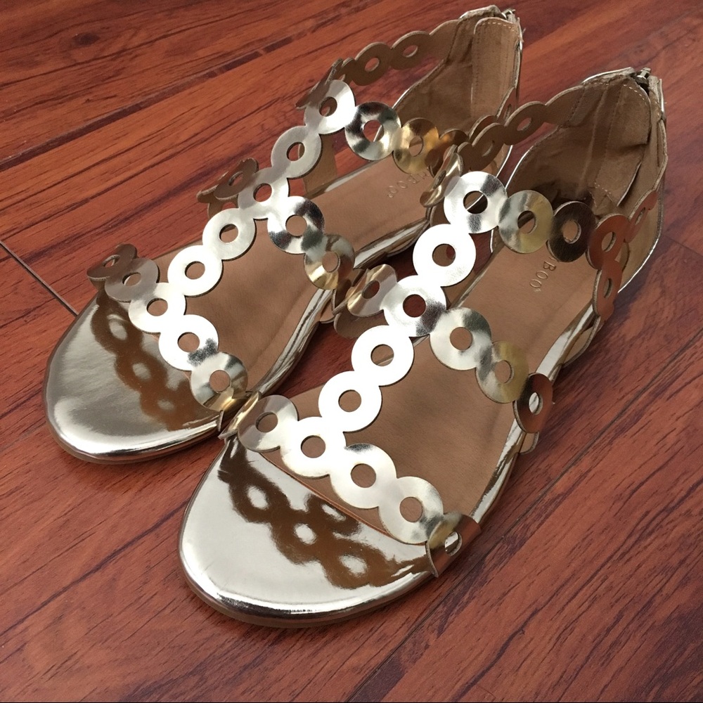 🛑[SOLD] NWB Gold Laser Cut Gladiator Sandals