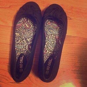 Black Flats • Gently Worn