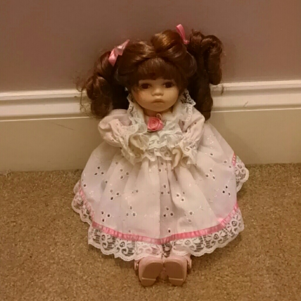 DanDee Collectable Choice Porcelain Doll