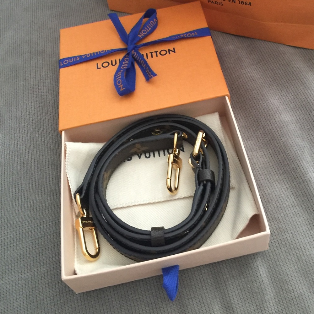 NIB Louis Vuitton pochette metis strap