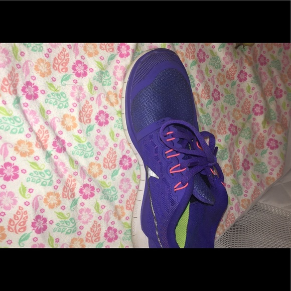 Nike 5.0 women 7.5 - Picture 2 of 3