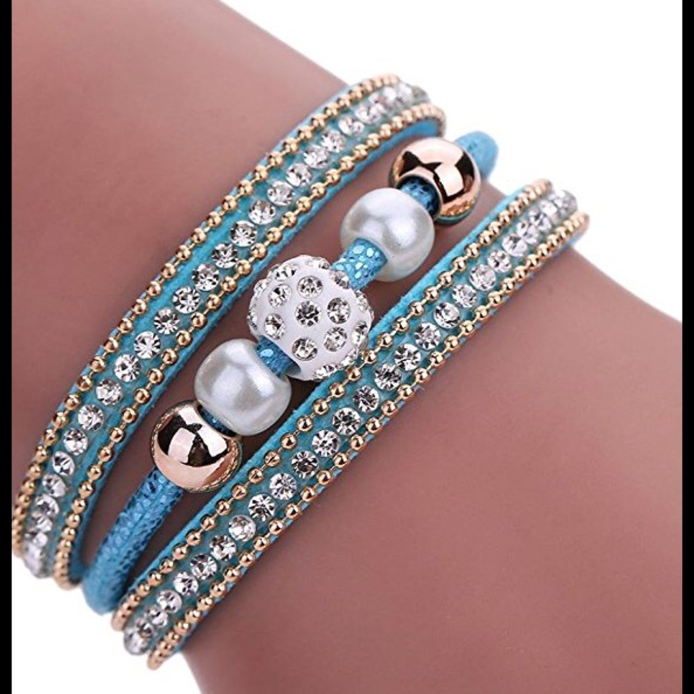 🦋Stunning Rhinestones & Leather Cuff Bracelet 🦋