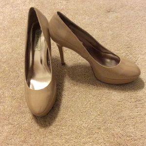 Nude pumps