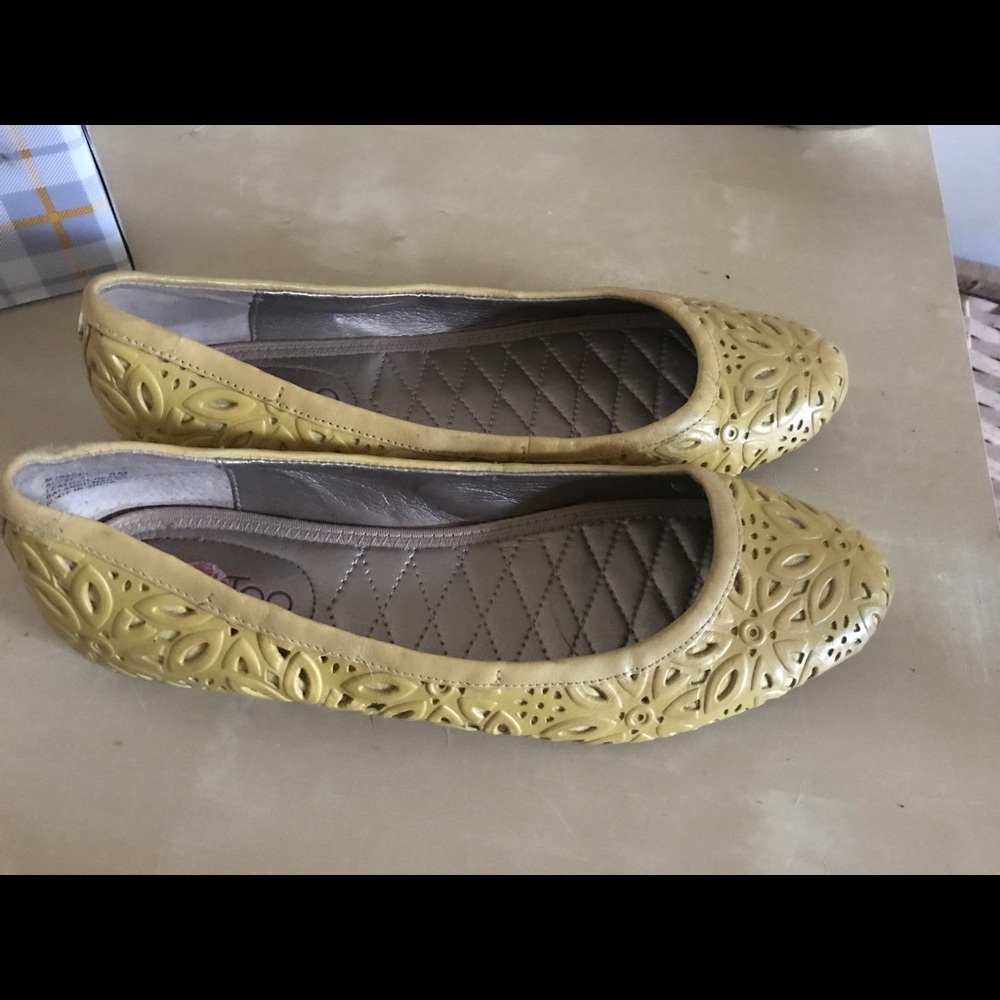 Me too floral embossed ballet slippers