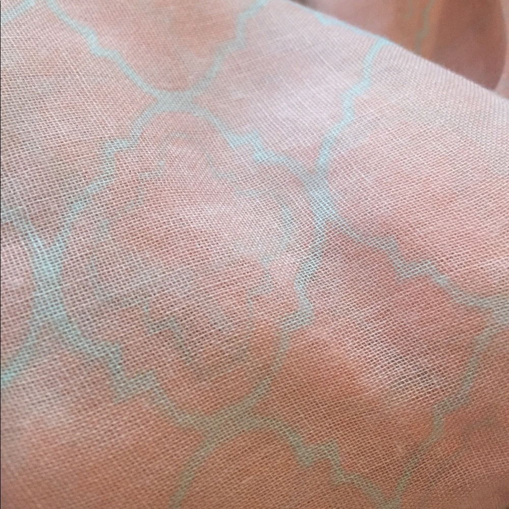 Beautiful scarf - Picture 2 of 5