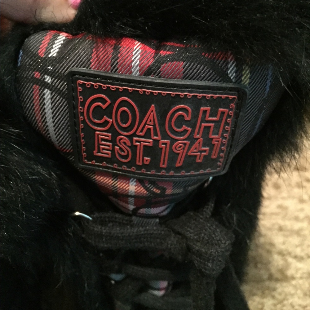 Like New Conditions Couch Winter Boots
