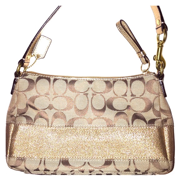 Coach Handbags - LIKE NEW Coach purse