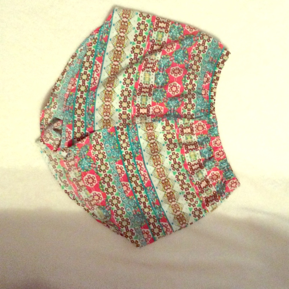 Papaya Flowy shorts: size small