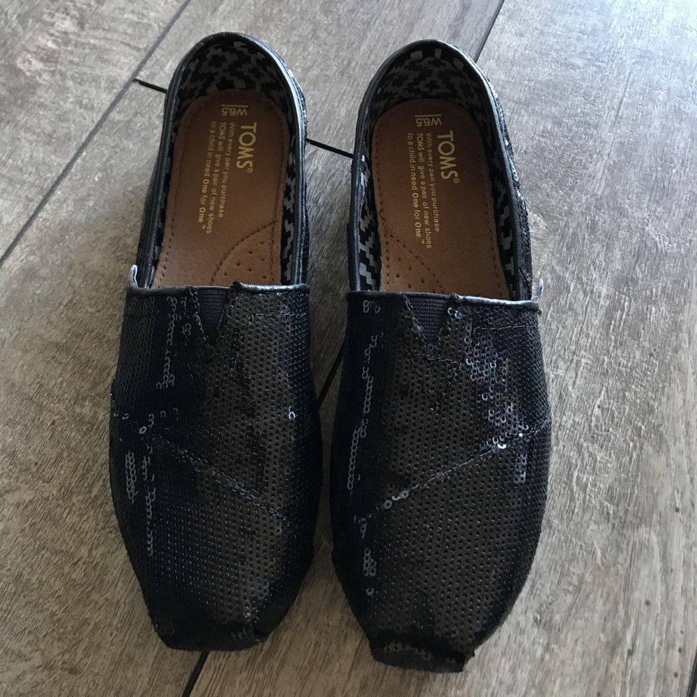 Excellent Toms women 6.5 black sequin Authentic