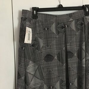 LuLa Roe Madison skirt size Large. Black and white