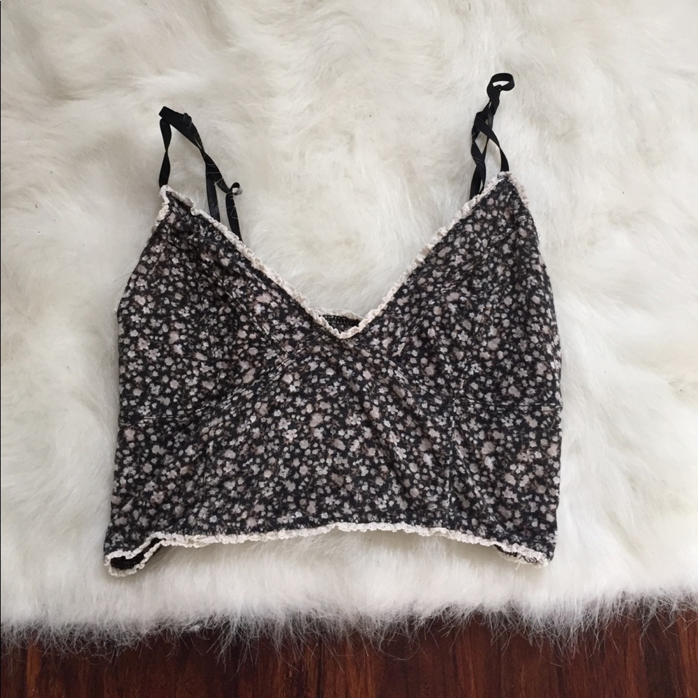 🤘🏼Brandy Melville Floral crop tank top shirt