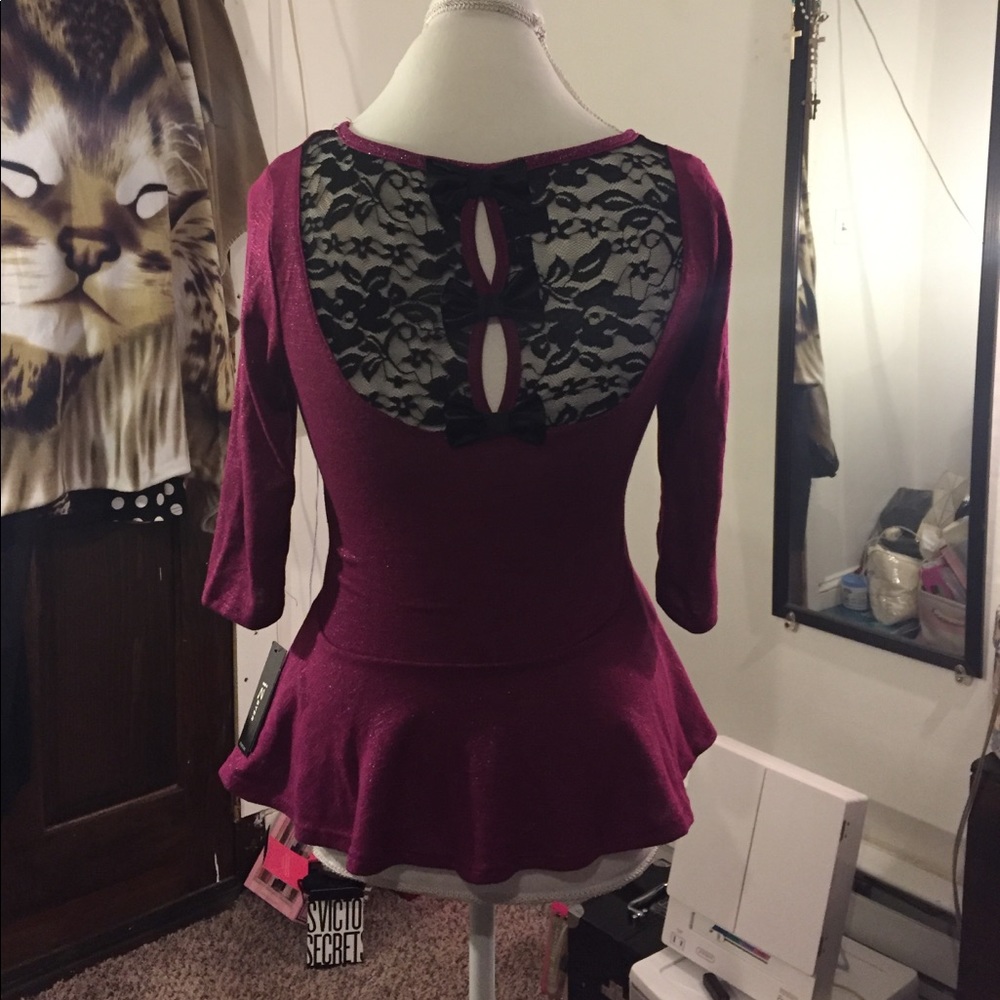 🆑FINAL PRICE‼️ Y2K Purple Shirt w/3/4 sleeves and lace &bows on back