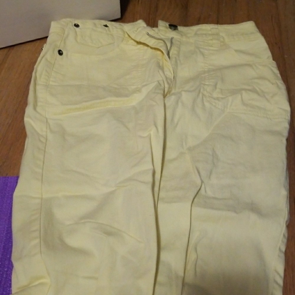Yellow ankle jeans