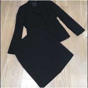 BANANA REPUBLIC suit