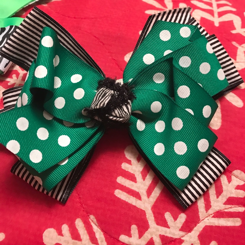 3 green black and white bows