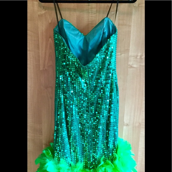 VINTAGE!  Sequins and feathers. - Picture 2 of 4