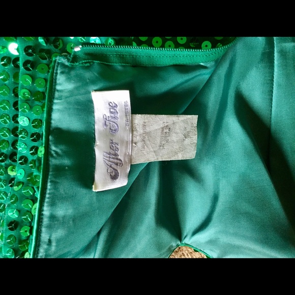 VINTAGE!  Sequins and feathers. - Picture 4 of 4