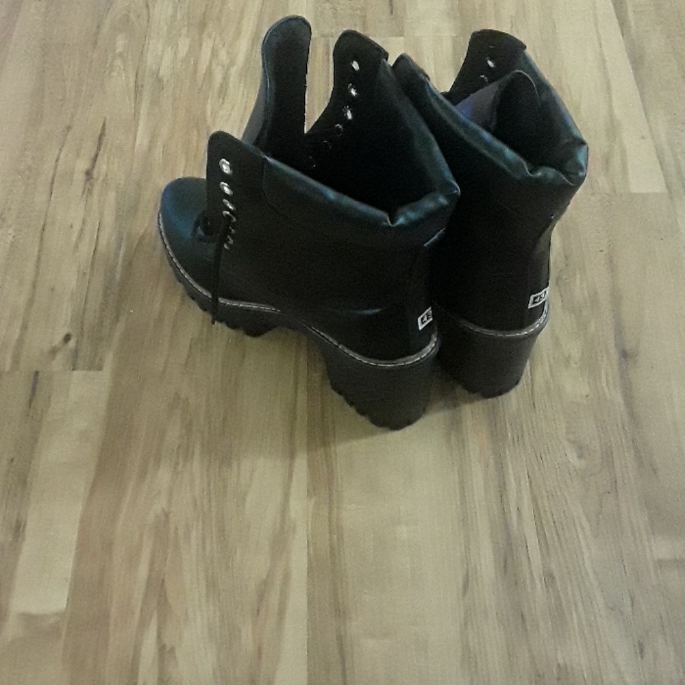 11 sized Black laced boots