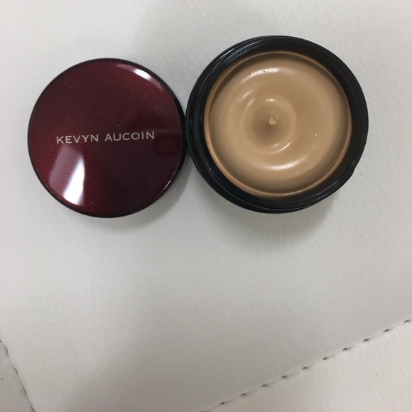 Make-Up - Picture 1 of 2