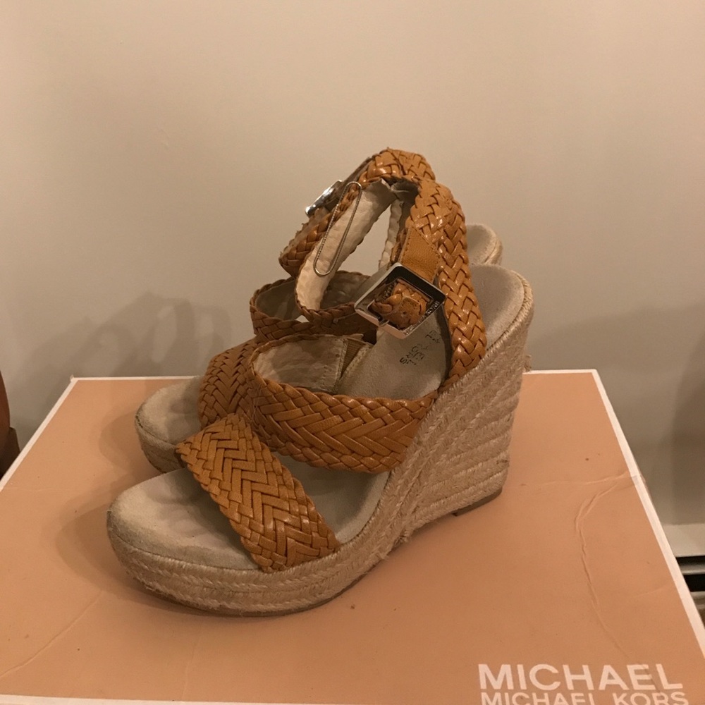 Michale Kors Juniper Espadrille in peanut!