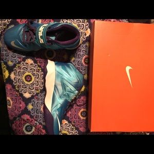 Nike Shoes - Lebron's - Nike Soldier 7