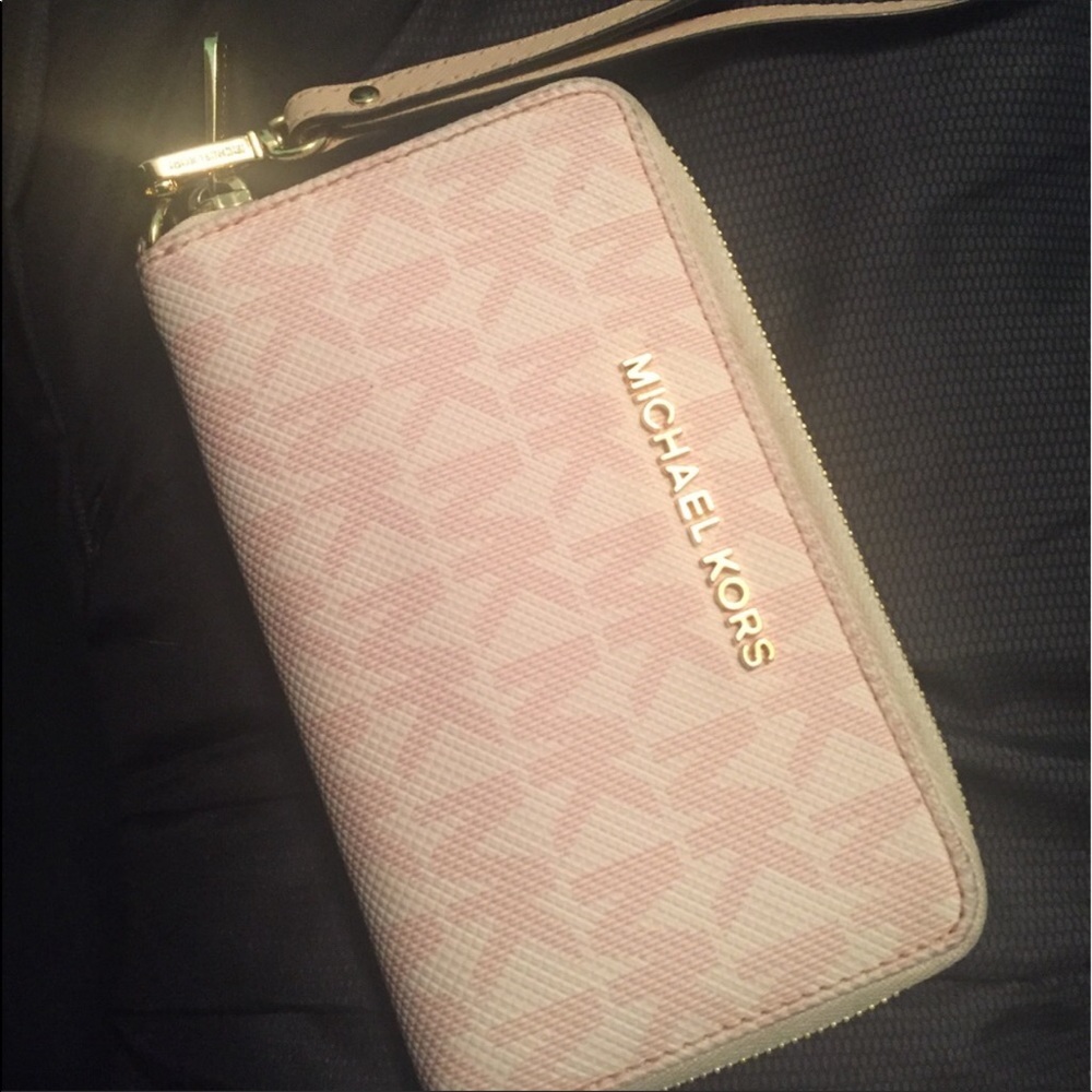 Michael Kors wristlet