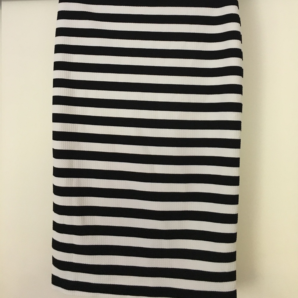 Black and white stripped skirt