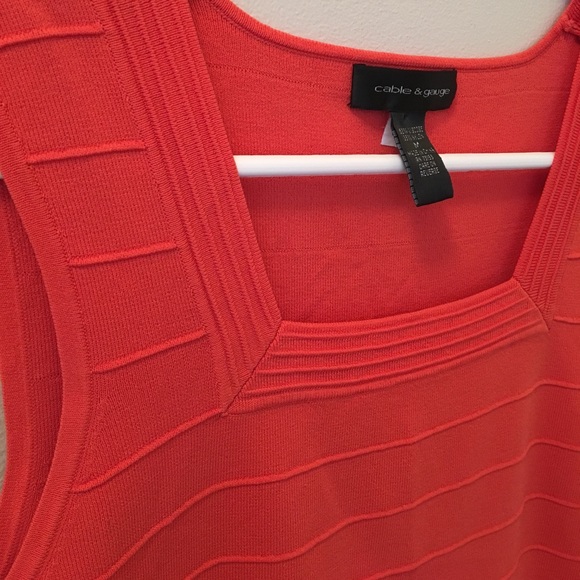 Cable & Gauge sleeveless top. - Picture 2 of 5