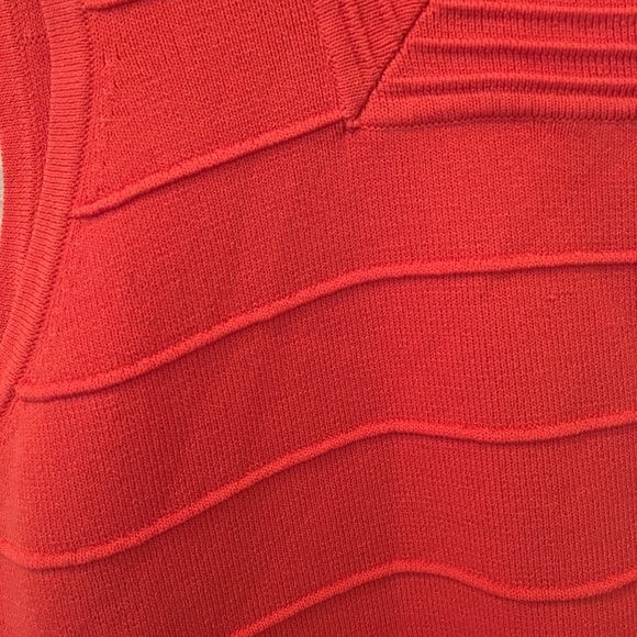 Cable & Gauge sleeveless top. - Picture 4 of 5