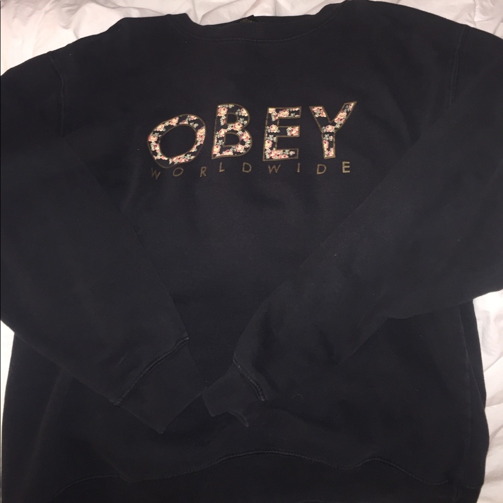 Obey crewneck sweatshirt