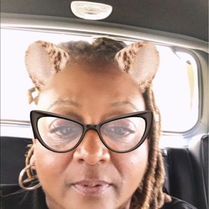 Meet your Posher, Beverly