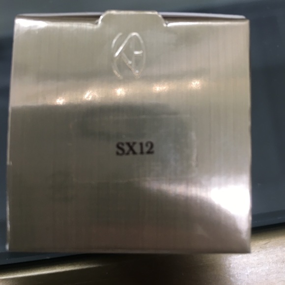 Make-Up - Picture 2 of 3