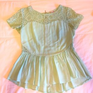 Mint colored pemblum shirt with lace details