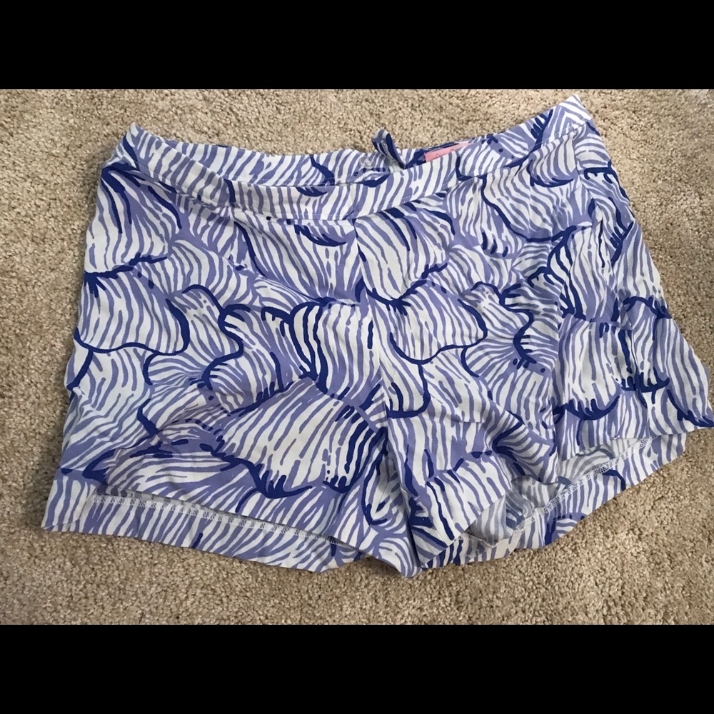 Lilly shorts size 4 (fits like 2)