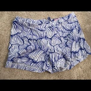 Lilly shorts size 4 (fits like 2)