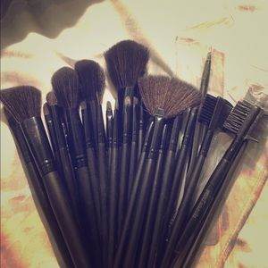 ‼️CLEARANCE‼️30 piece makeup brush set