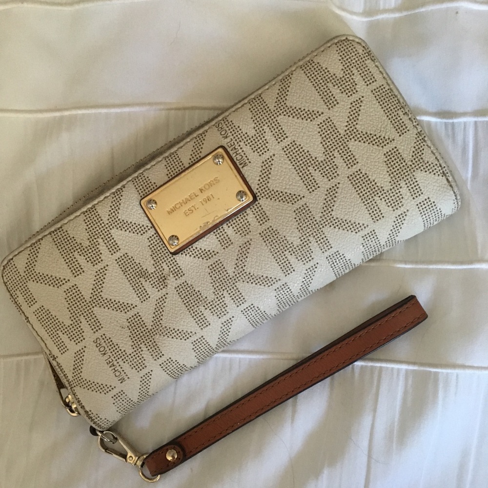Michael Kors Loeather Wallet