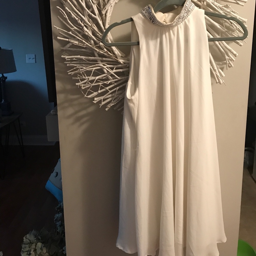 White flow dress