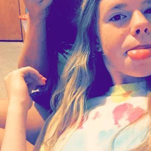 Meet your Posher, Caitlin