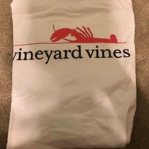 Vineyard vines tee