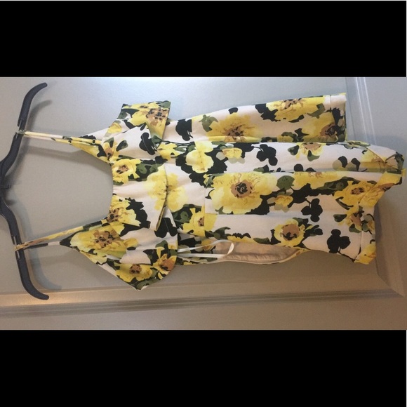NWT- Nordstrom | J.O.A. Floral Romper - Picture 3 of 6