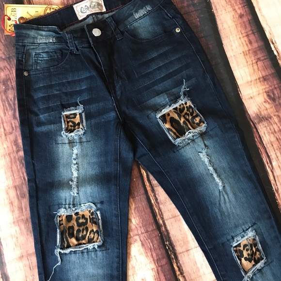 << Leopard Patch Hole Premium Denim Skinny Jeans > - Picture 2 of 7