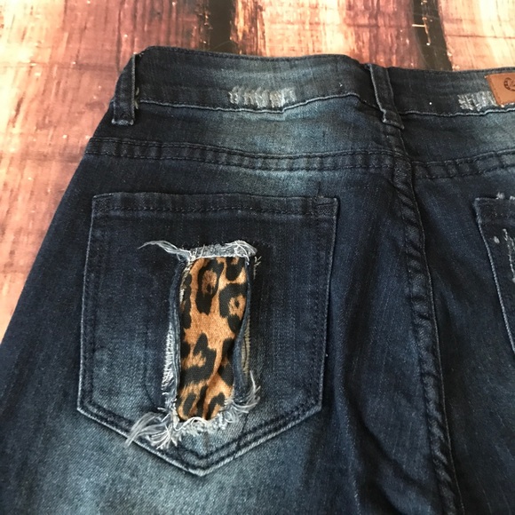 << Leopard Patch Hole Premium Denim Skinny Jeans > - Picture 6 of 7