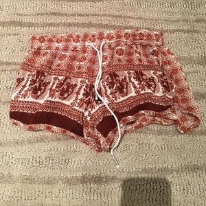Patterned flowy shorts