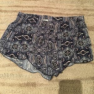 PACSUN PATTERNED FLOWY SHORTS