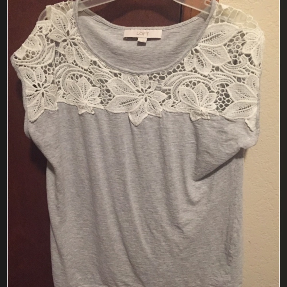 TRENDY|| Medium LOFT Lace Shoulder Cap Tee